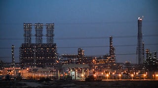 Petróleo sube tras cierre de oleoducto clave de Arabia Saudita
