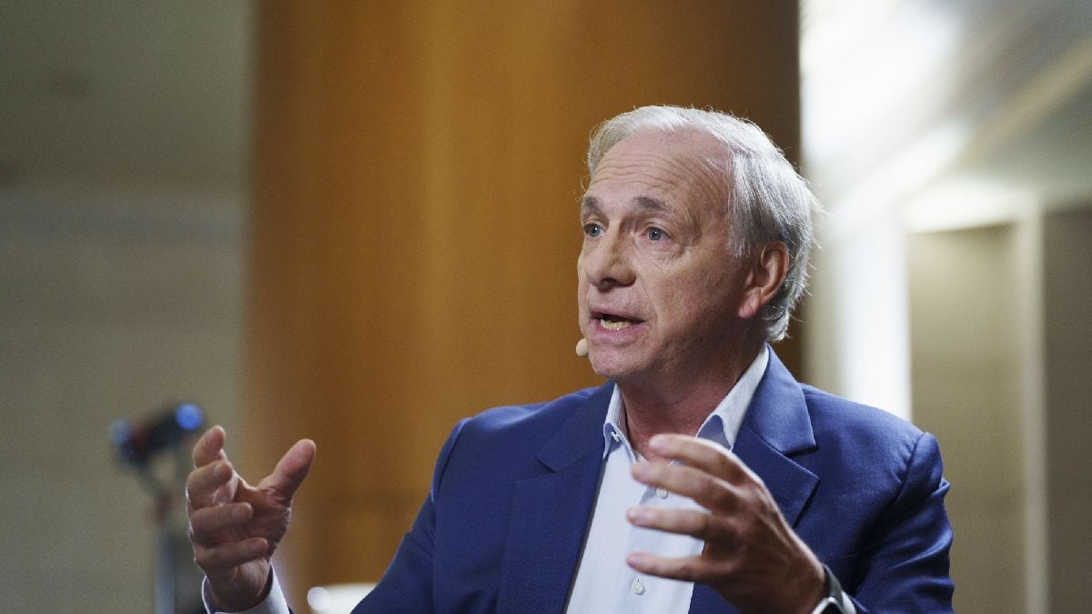 Burbuja de IA está cada vez más cerca de estallar, alerta multimillonario Ray Dalio