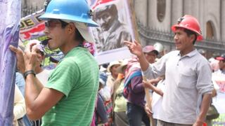 Unos ocho mil mineros artesanales bloquearon la Panamericana Sur