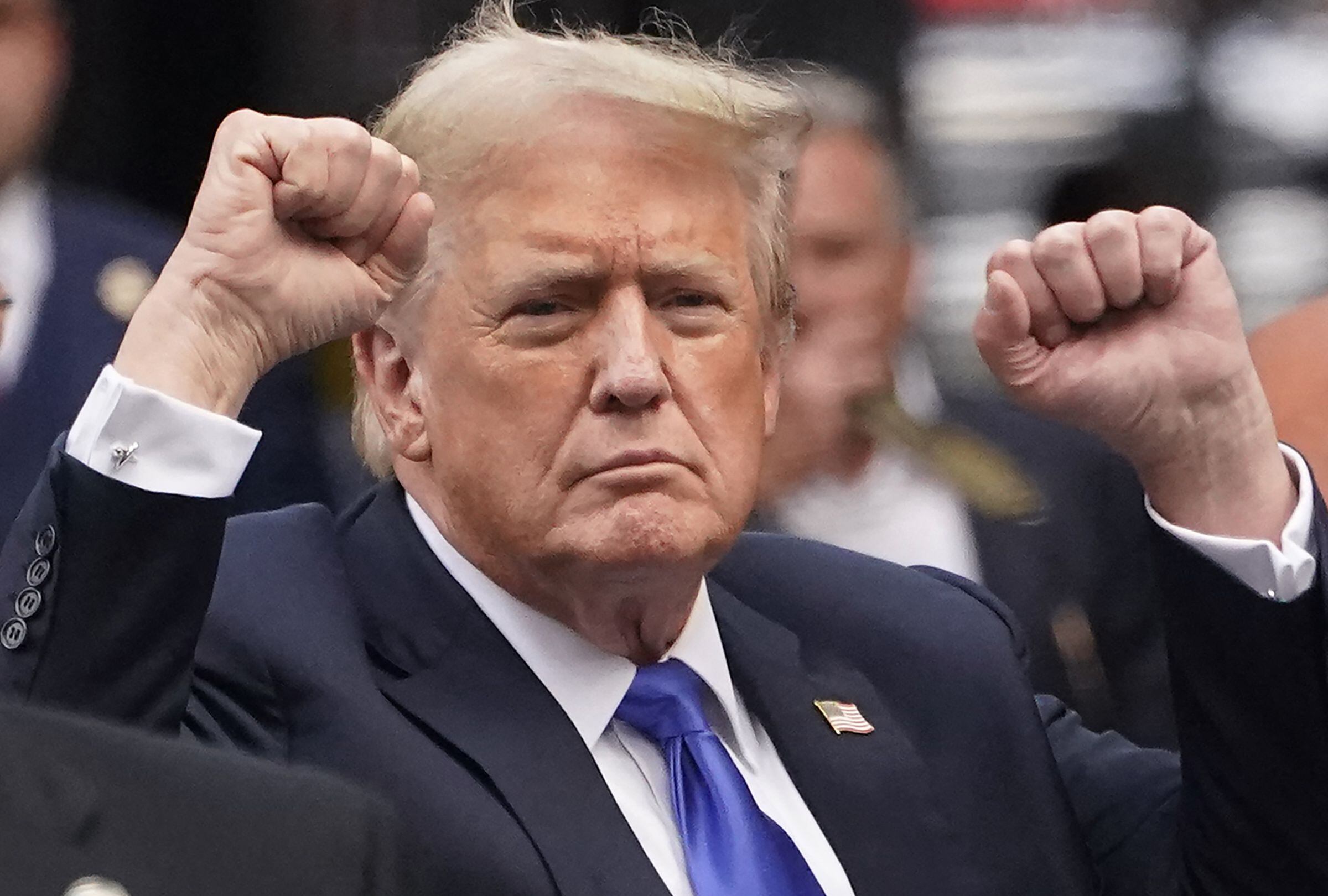 La decisión del juez Juan Merchan se conoció minutos después de que Trump pronunciara un farragoso discurso sobre sus problemas legales. (Foto: Timothy A. Clary / AFP)