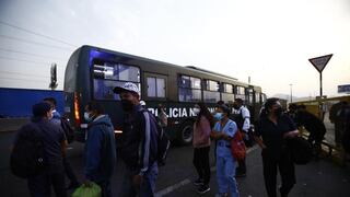 “Recién me entero”: personas no encuentran movilidad por el toque de queda en Lima y Callao