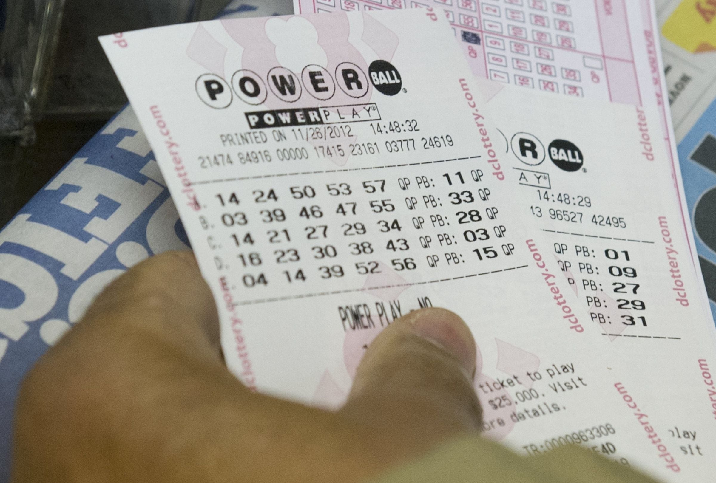 Revisa esta nota para que sepas la gran cantidad de dinero que recibió el local de Texas que vendió el boleto de Powerball ganador del premio mayor. (Foto: SAUL LOEB / AFP)