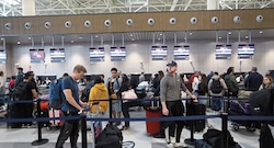 Aerolíneas advierten caída a doble dígito de pasajeros en tránsito por cobro de TUUA