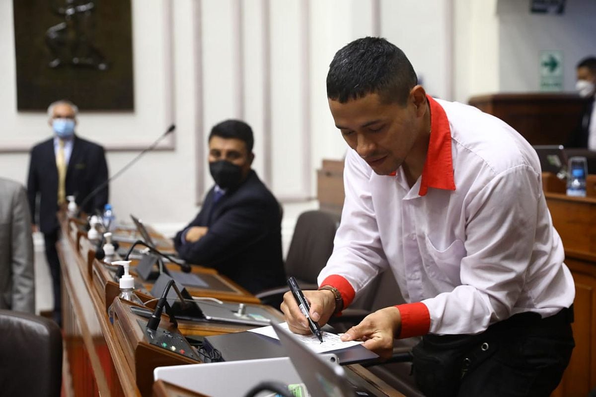 Abel Reyes Cam, de Perú Libre, solicitó quedarse hasta fin de mes en Rusia. (Foto: Congreso)
