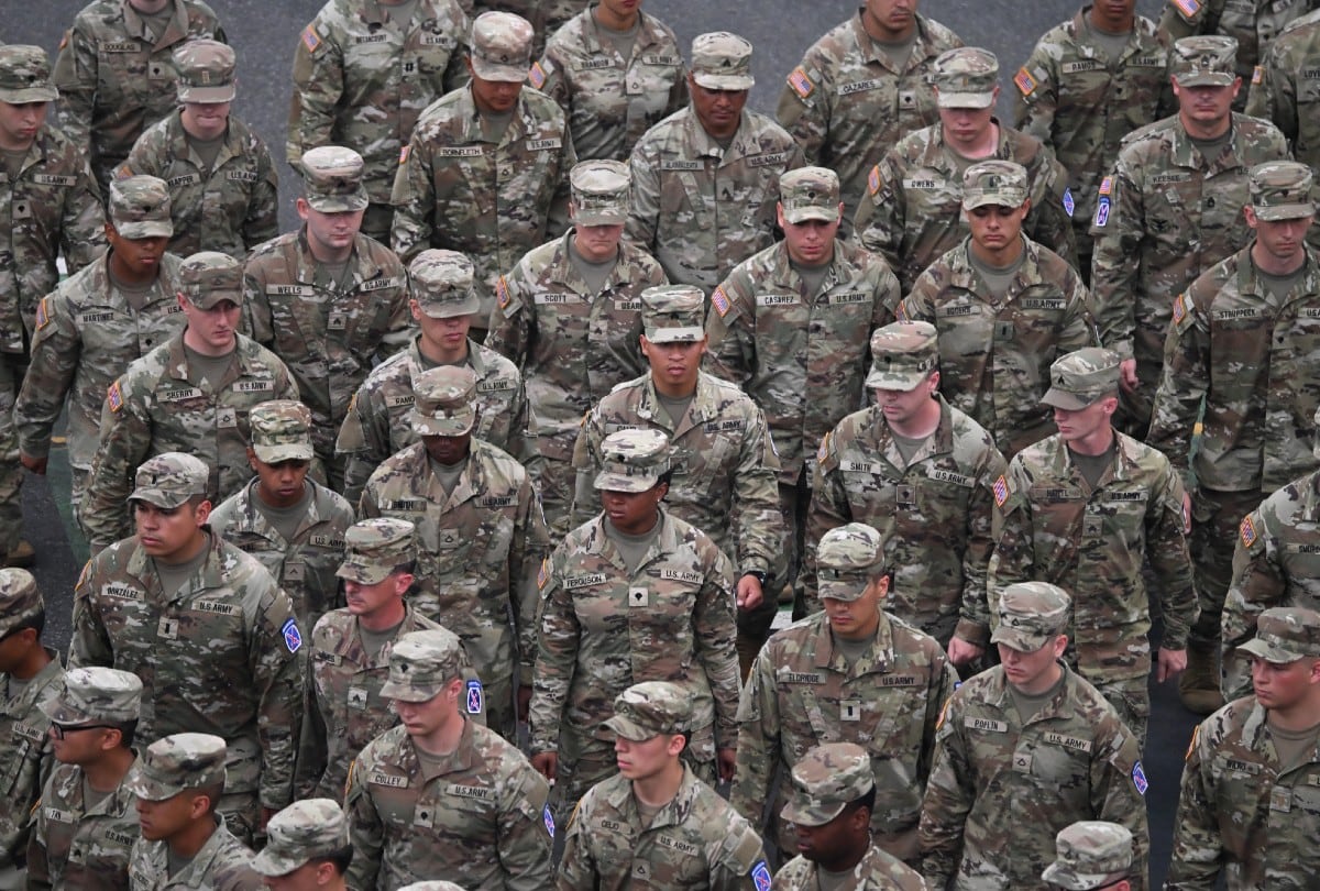 Las familias militares en EE.UU. siguen de cerca los cambios que podrían afectar la obtención de la Green Card. | Crédito: ALEX WROBLEWSKI / AFP