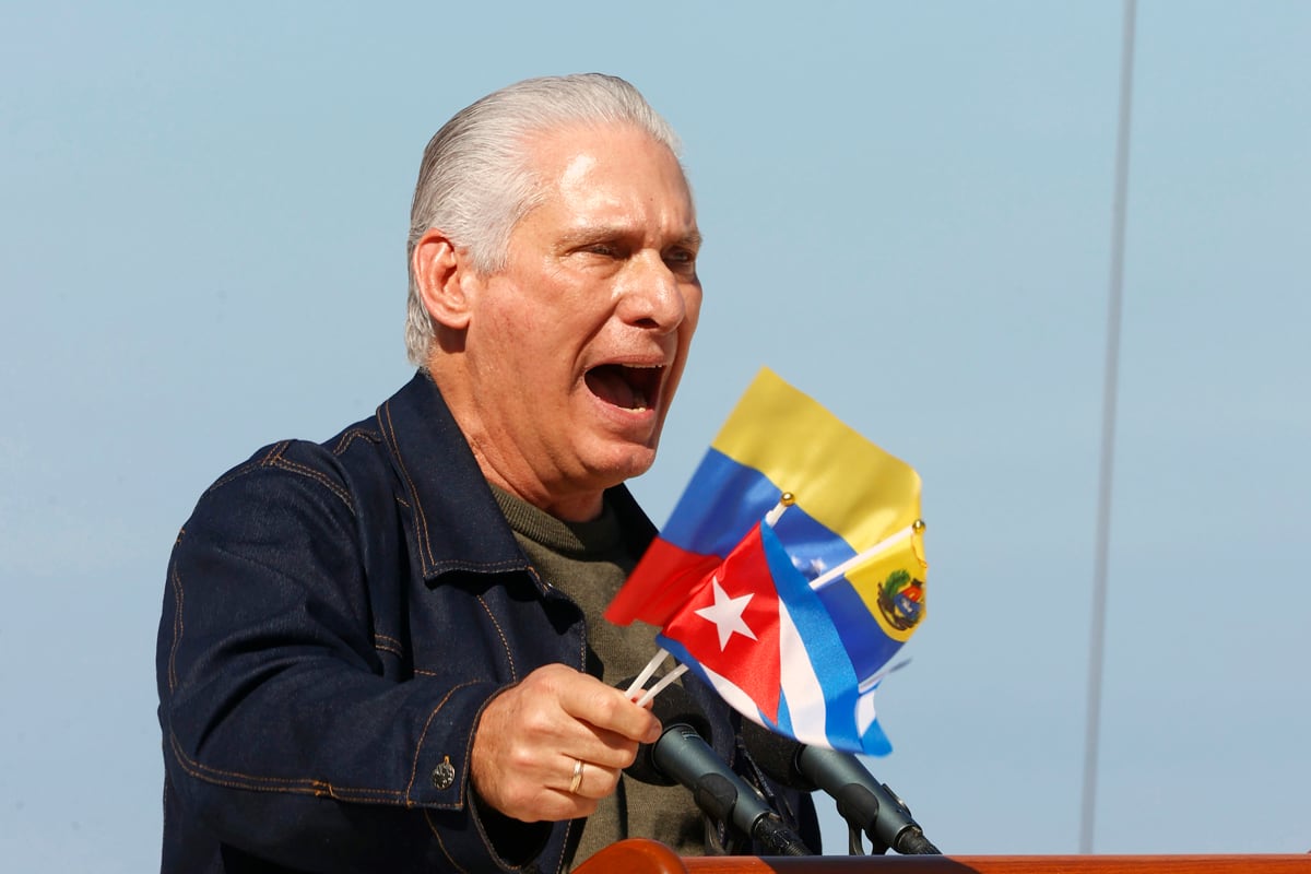 Cuba intensifica su preparación militar con maniobras de defensa nacional lideradas por Díaz-Canel, mientras se refuerza el discurso de confrontación con Washington.. (Ernesto Mastrascusa / EFE)