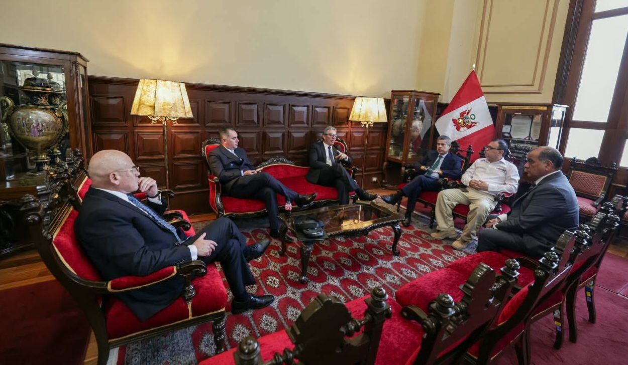 El presidente del Consejo de Ministros llegó al Congreso para exponer las facultades legislativas requeridas ante la bancada de JPP. Foto: PCM