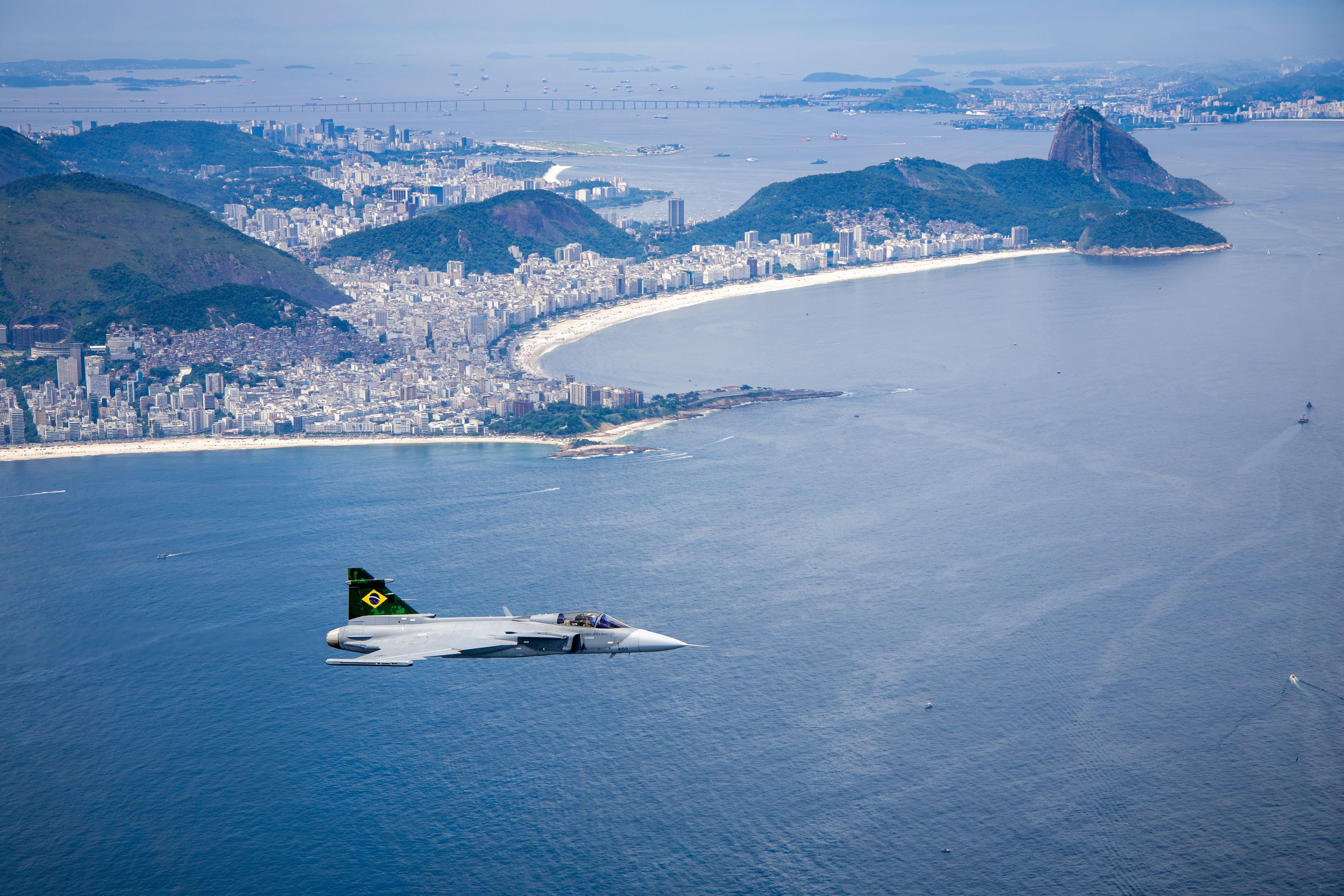 La Fuerza Aérea de Brasil encargó la compra de 36 aviones de combate Gripen E/F en 2014 y empezaron a operar en 2020. Foto: Saab.