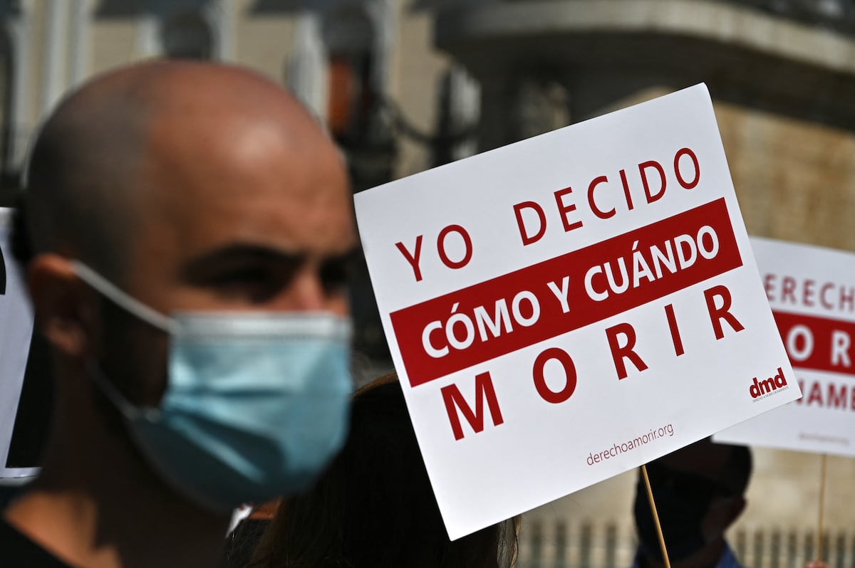 A nivel mundial es amplio el debate sobre la "muerte digna", mediante los diferentes mecanismos que se puedan conceder.
