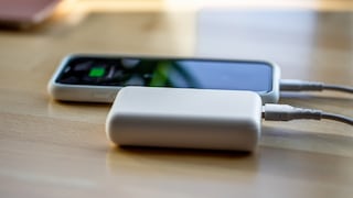 Adiós a llevar varios "power banks": American Airlines endurece las normas para las baterías de litio