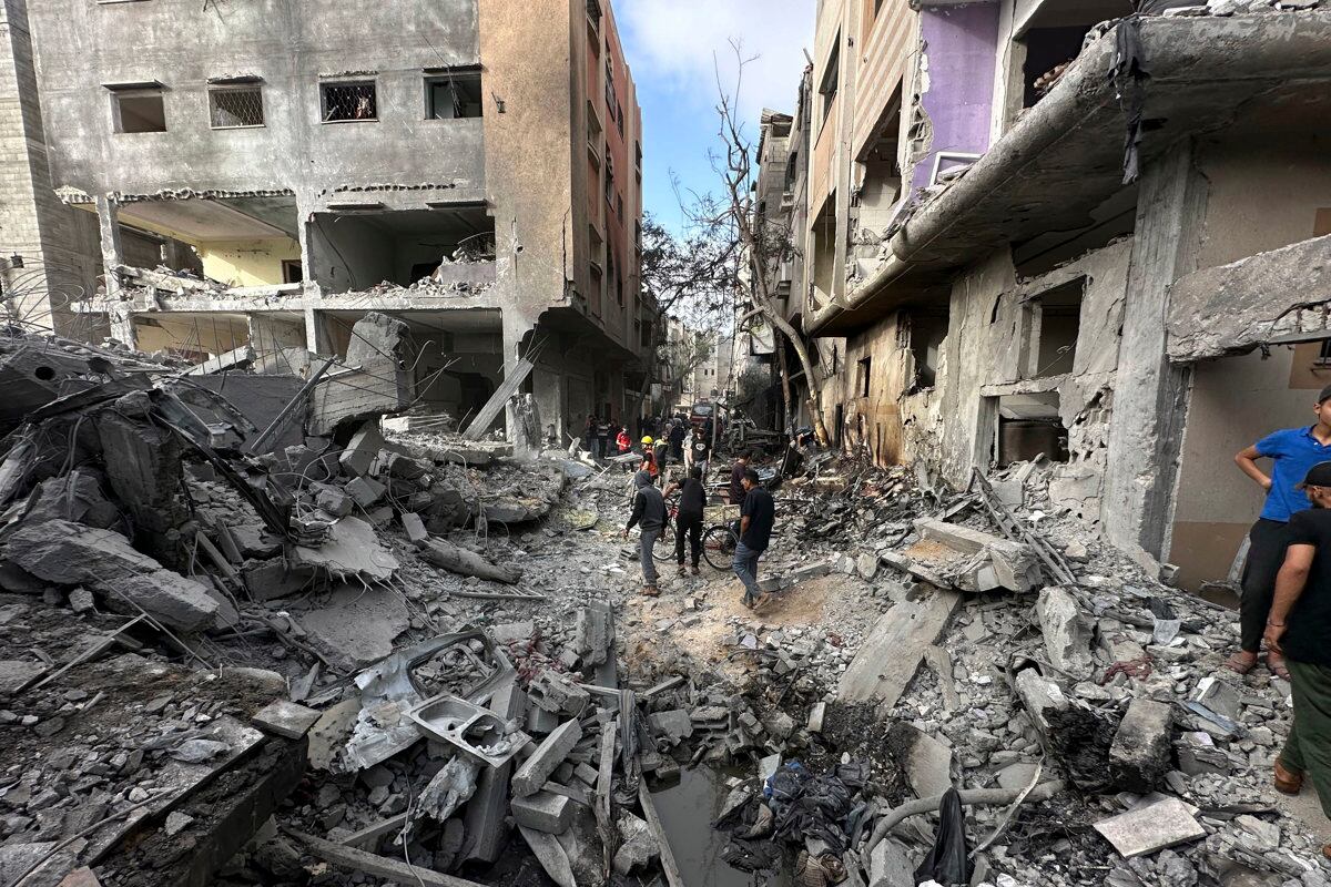 Una zona destruida tras una operación militar israelí en el campo de refugiados de Nuseirat, en la zona central de la Franja de Gaza, el 8 de junio de 2024. (Foto de EFE)