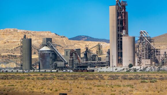 El peruano Grupo Unacem anunció recientemente el cierre de la compra de una operación de cemento y clínker en California.