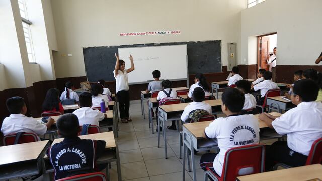 Minedu: Sueldo de los docentes de colegios públicos subirá a S/ 2,200 el próximo año
