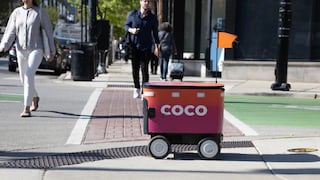 Presentan demanda contra robots de reparto de comida, ¿de qué se les acusa?