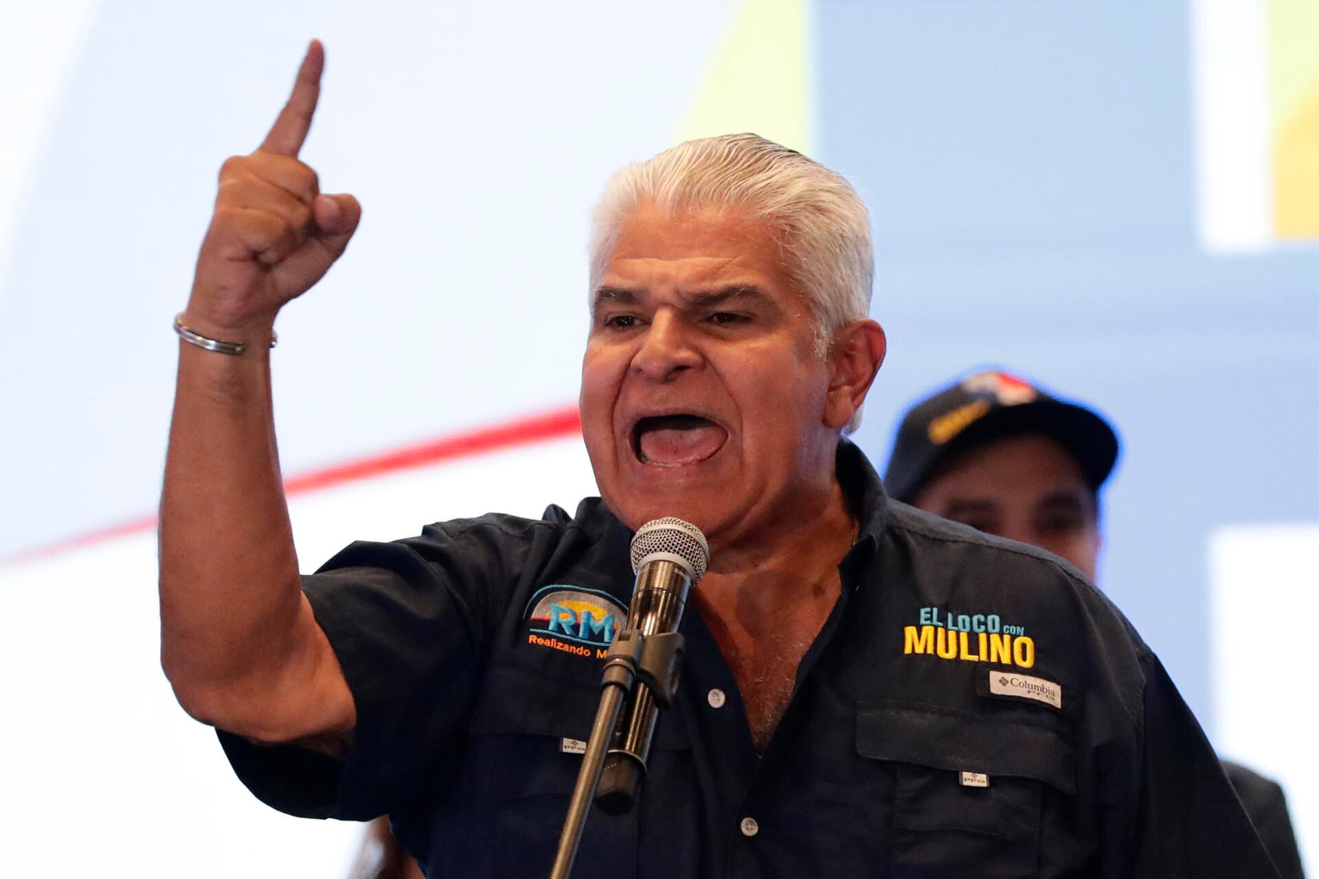 El presidente electo de Panamá José Raúl Mulino pronuncia un discurso este domingo tras ganar las elecciones. (EFE/ Bienvenido Velasco).