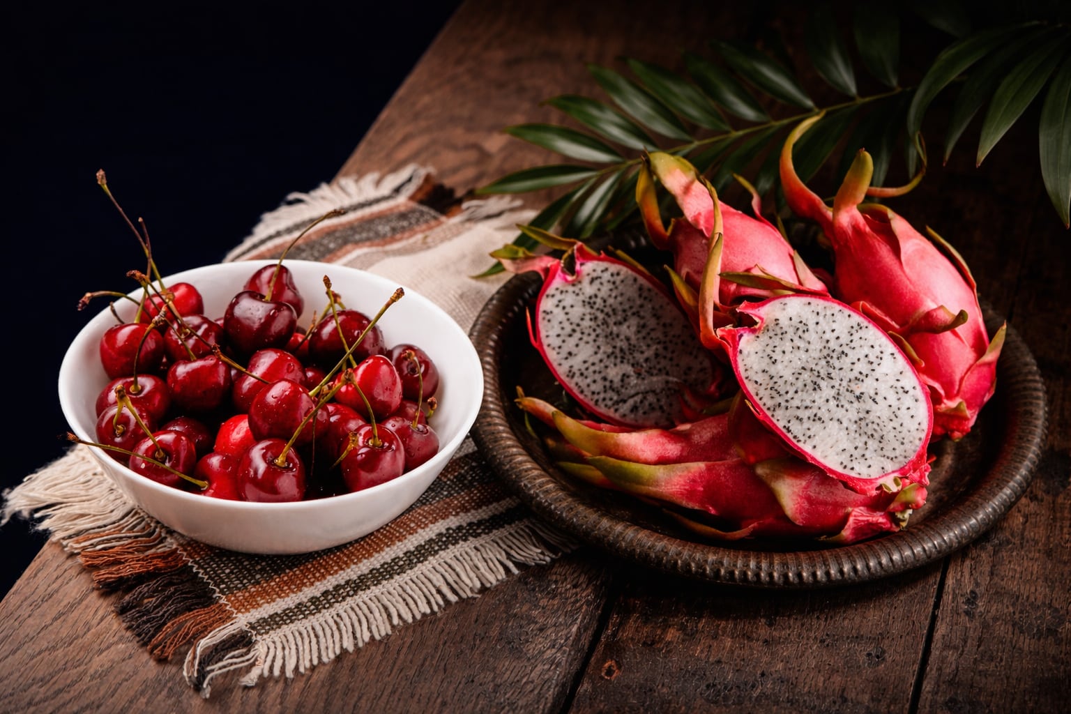 La agroexportación peruana busca nuevos impulsos en cereza y pitahaya. (Foto: Pexels / ChatGPT)