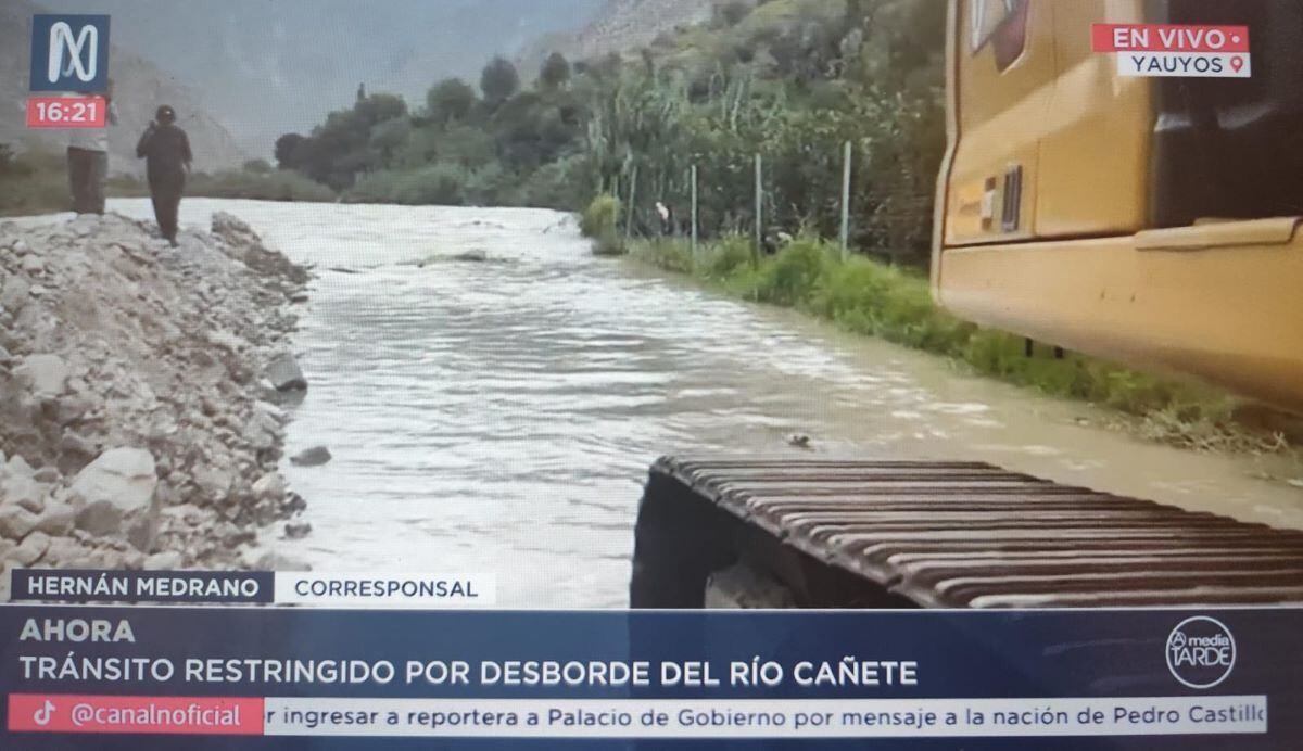 Pobladores solicitan con urgencia el apoyo de maquinaria pesada para restablecer el paso. Foto: Captura Canal N.