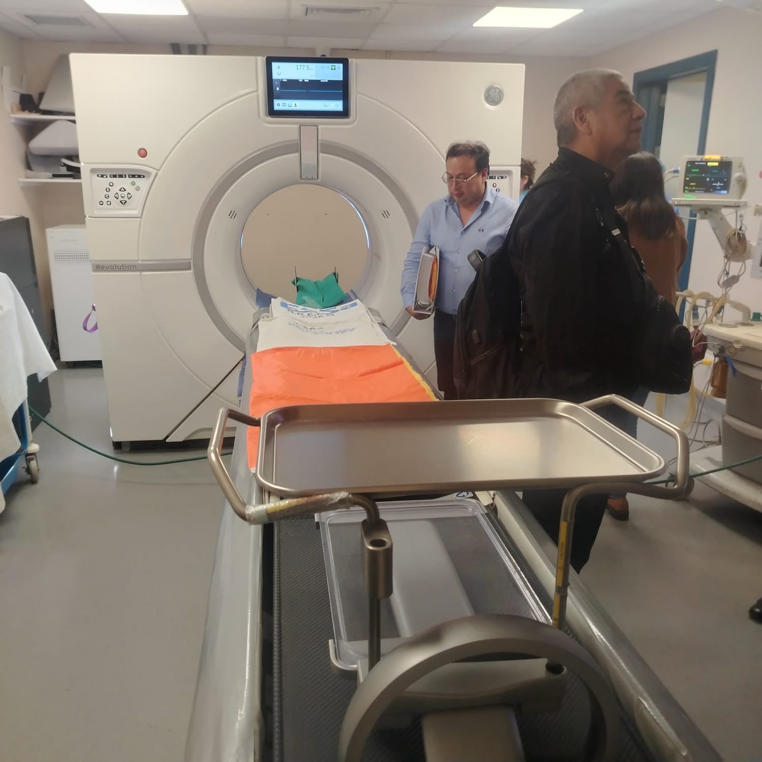 El uso de los tomógrafos que incumplieron las especificaciones técnicas expuso innecesariamente la salud de los pacientes y personal asistencial de ambos nosocomios por los riesgos derivados de la radiación. Foto: Contraloría.