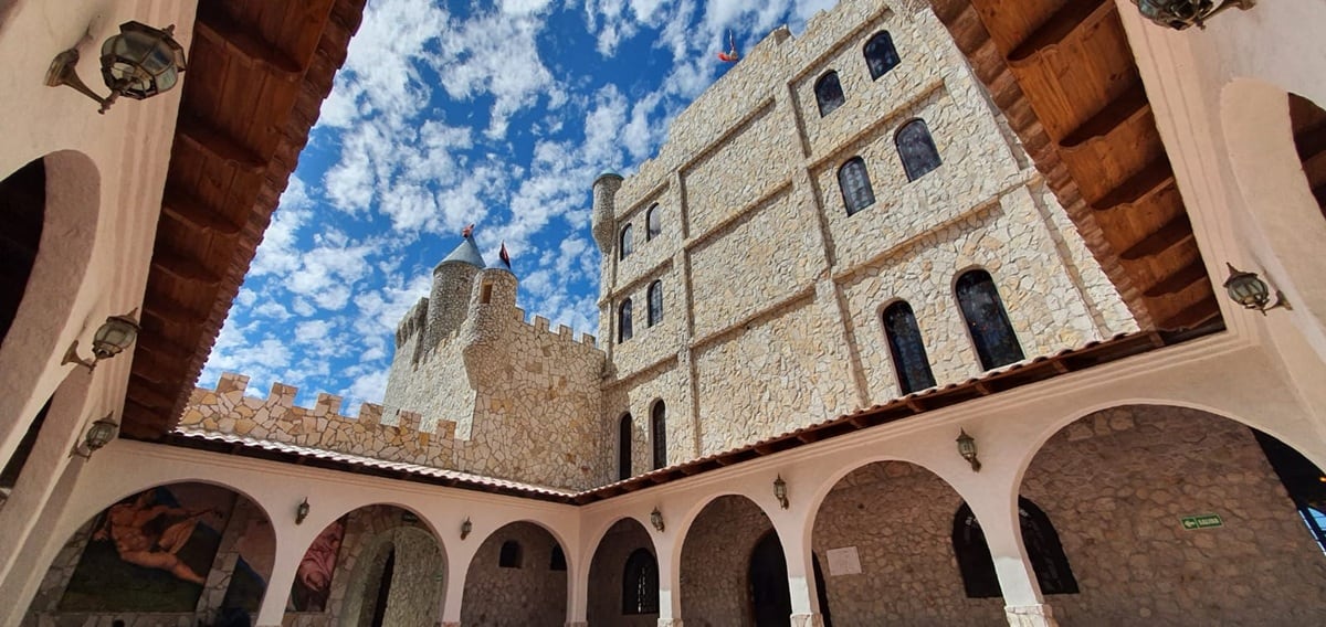 Fortaleza cuenta con 12 salas y 70 ventanas, entre internas y externas. (Foto: difusión).