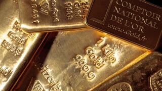 Precios del oro cotizan en rango estrecho antes de datos de inflación de EE.UU.