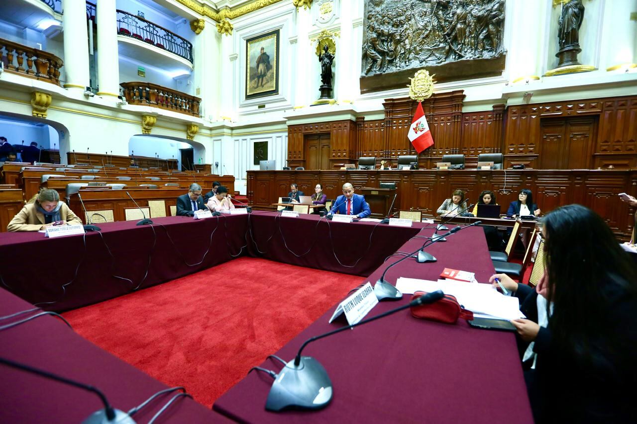 Comisión de Constitución aprobó dictámenes de reglamentos del Congreso, Cámara de Diputados y Senado. Foto: Congreso.