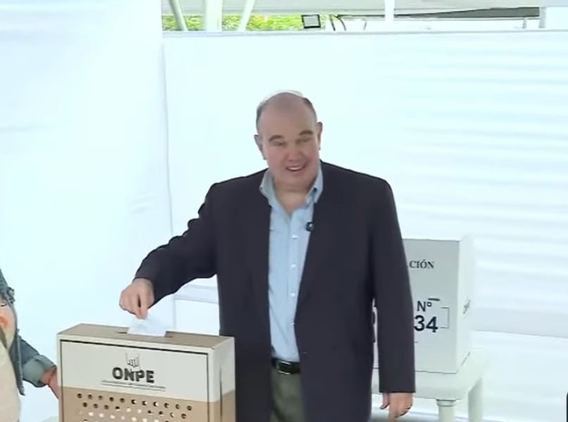 Rafael Lopez Aliaga Votando | Foto: Latina