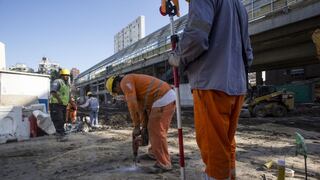 Culpando a Milei, empresa argentina de obras públicas pide clemencia a inversores