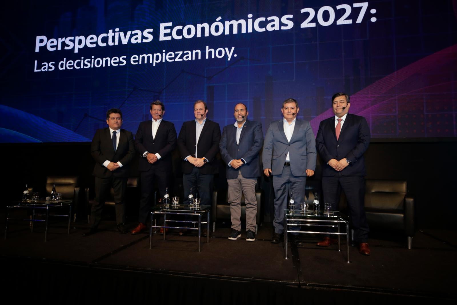 José Antonio Robles, CFO de APM Terminals Callao, siendo panelista en el conversatorio La mirada empresarial: dónde invertir y crecer en 2027.