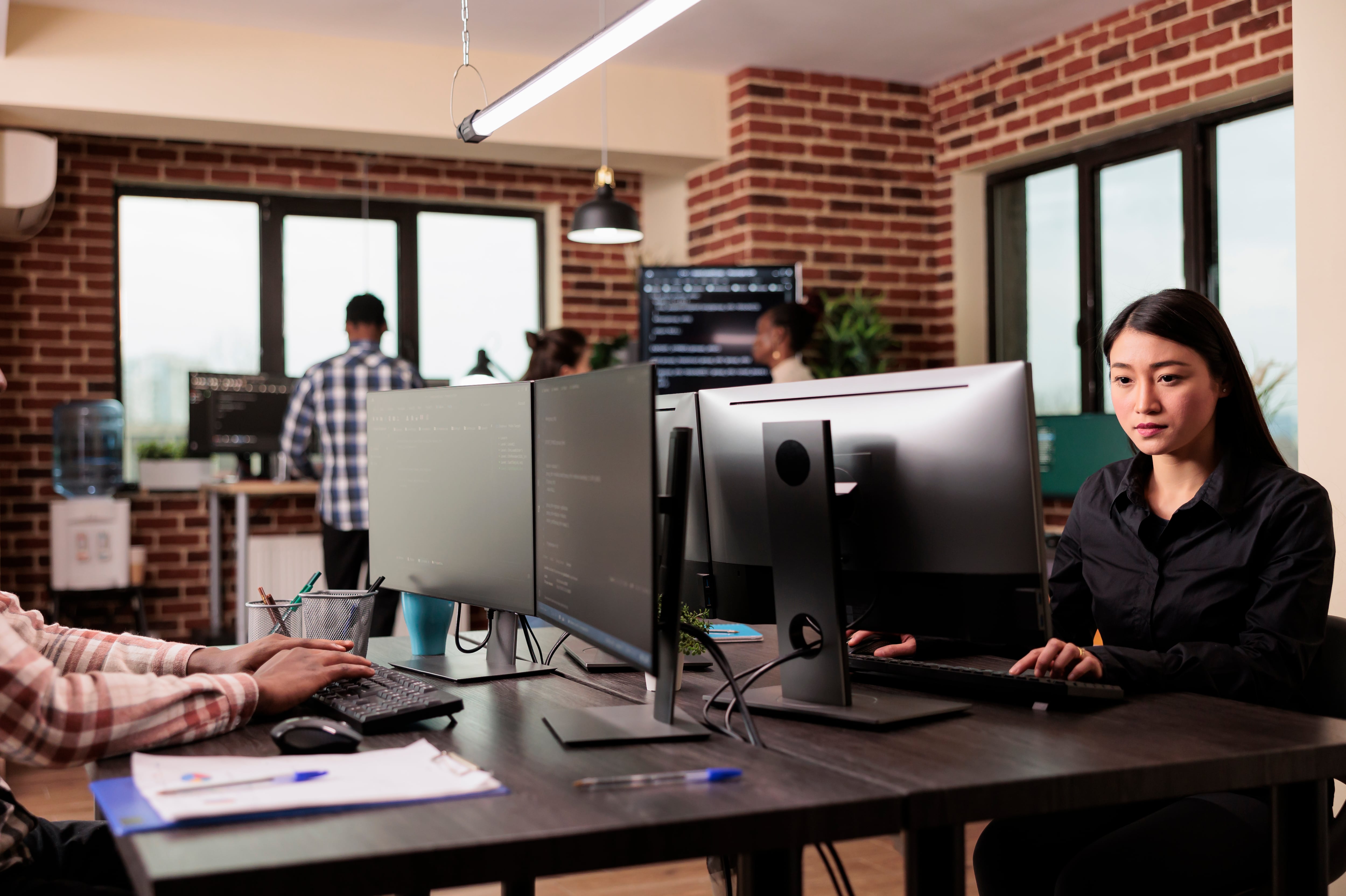 Los equipos con procesadores NPU representaron 24,3% de las laptops importadas en Perú durante el primer semestre, frente al 17% registrado un año antes. (Foto: Magnific, antes Freepik)