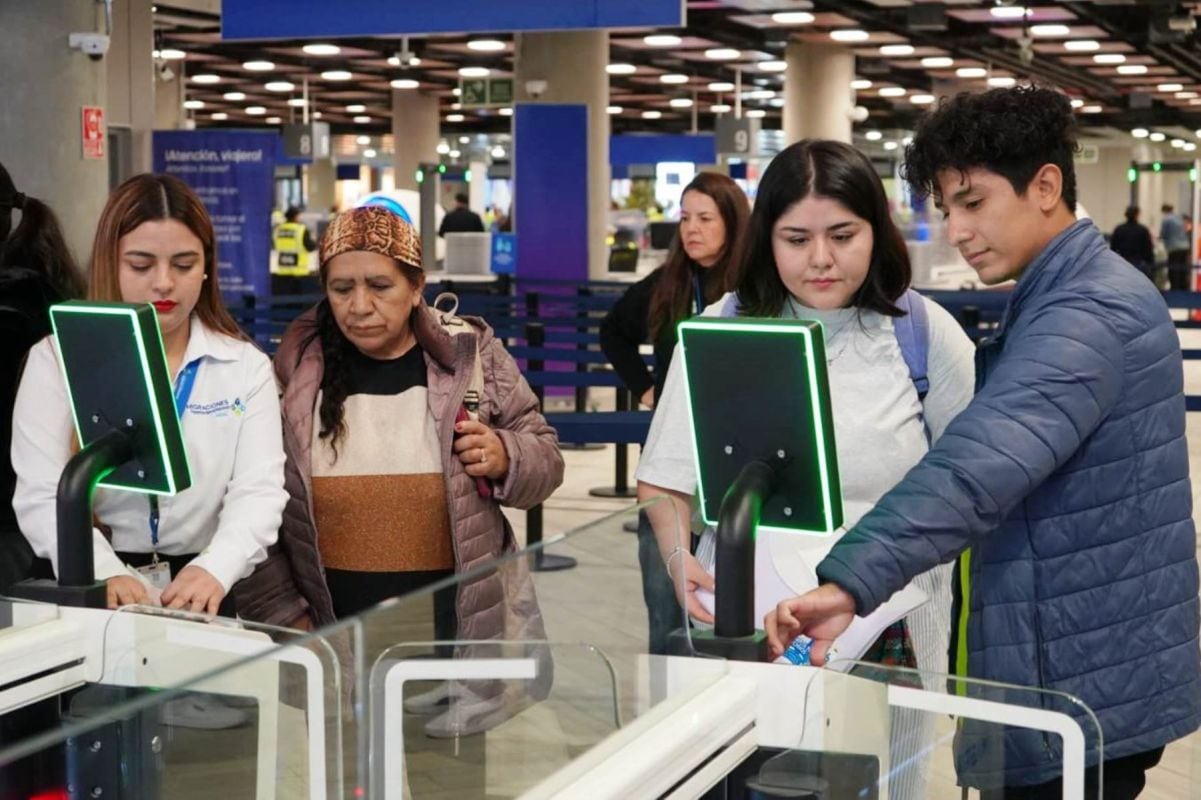 Desde diciembre del año pasado se cobra la TUUA de transferencia internacional. Foto: Andina.