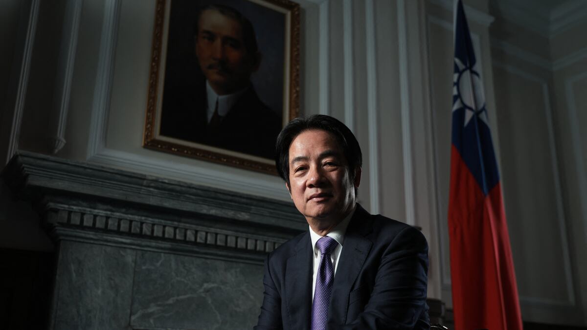 Taiwán no aceptará la “infiltración” ni el “terror rojo” de China, dice el presidente isleño