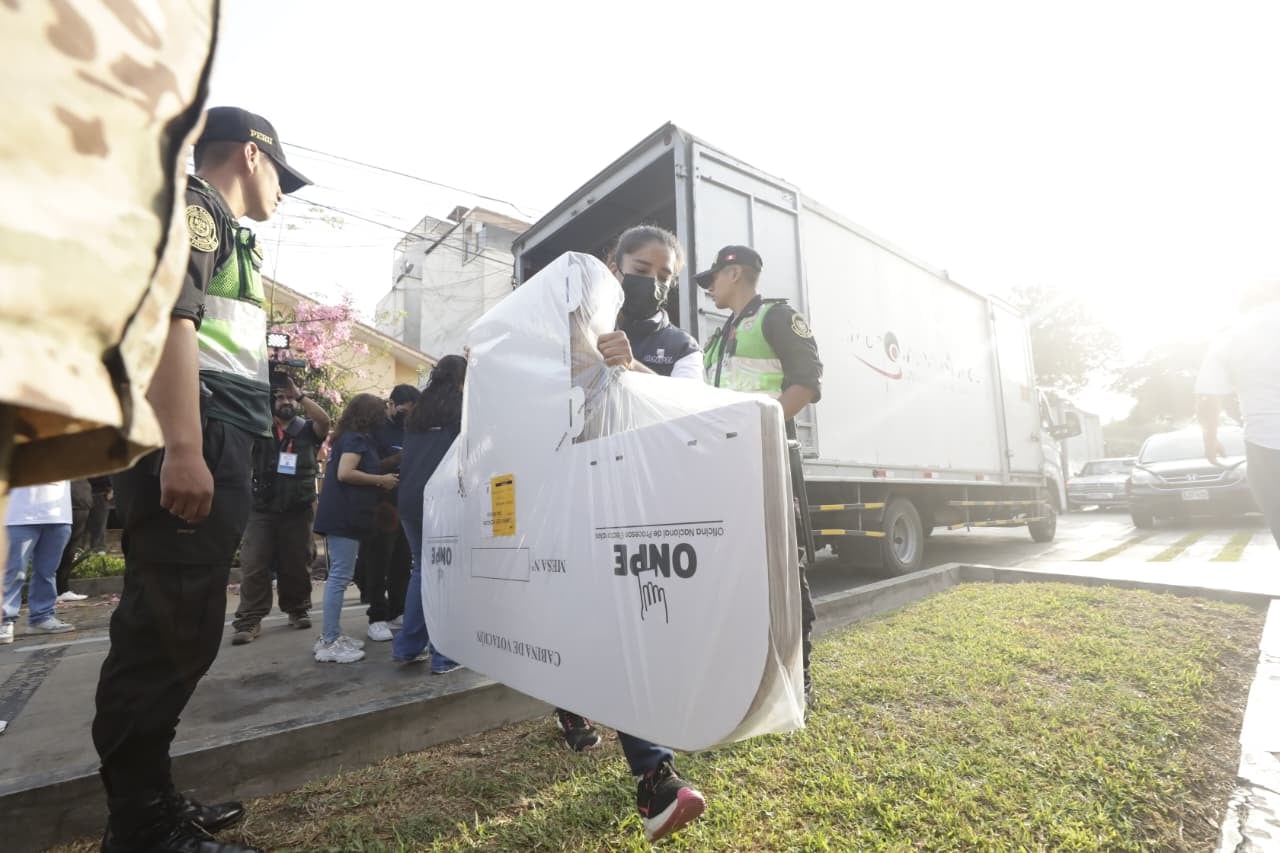 Gloria Periche, especialista en modernización de la ONPE precisó que las mesas de sufragio con código 9000 se instalaron en las localidades alejadas de los distritos, a pedido de autoridades de centro poblados, apus de comunidades nativas y tenientes gobernadores. (Foto: GEC)