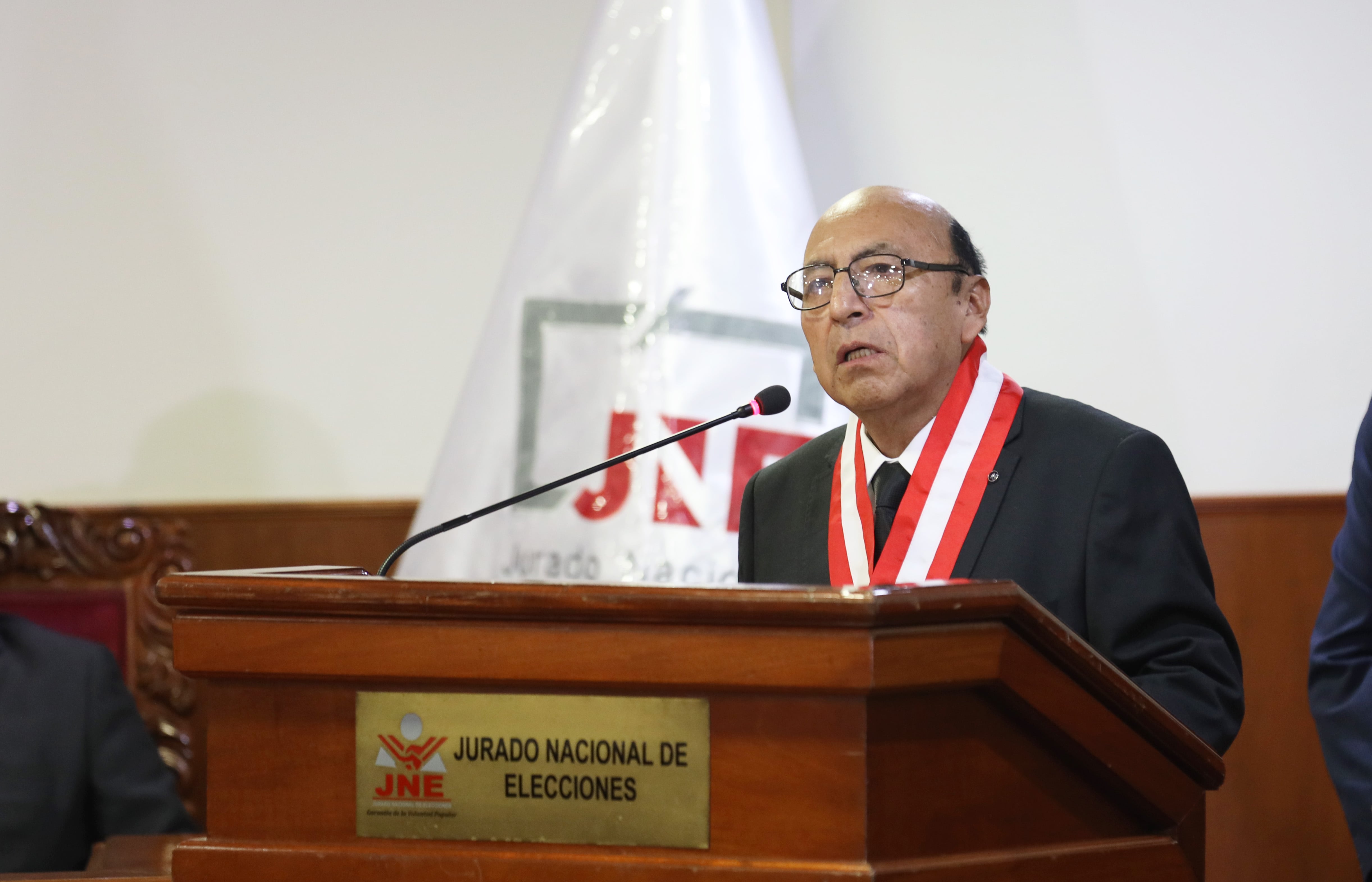 Rubén Torres Cortez juró esta mañana como nuevo miembro del pleno del JNE. Foto: JNE.
