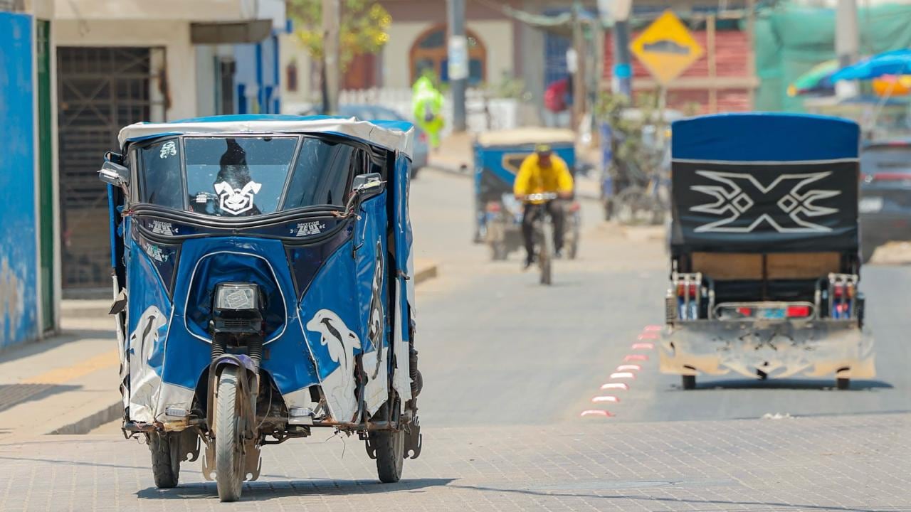 La norma permitirá emitir placas bajo especificaciones técnicas temporales en casos de desabastecimiento o interrupciones en la cadena de suministro. (Foto: MTC)