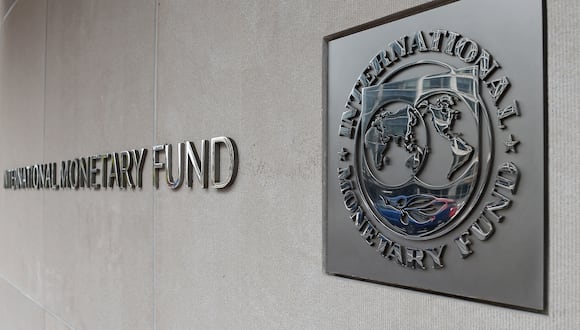 Otro de los grandes retos a nivel global, que el FMI abordará en sus reuniones la semana que viene, es la deuda, ya que los niveles en la mayoría de los países son “demasiado altos”. |Photo by Olivier DOULIERY / AFP)