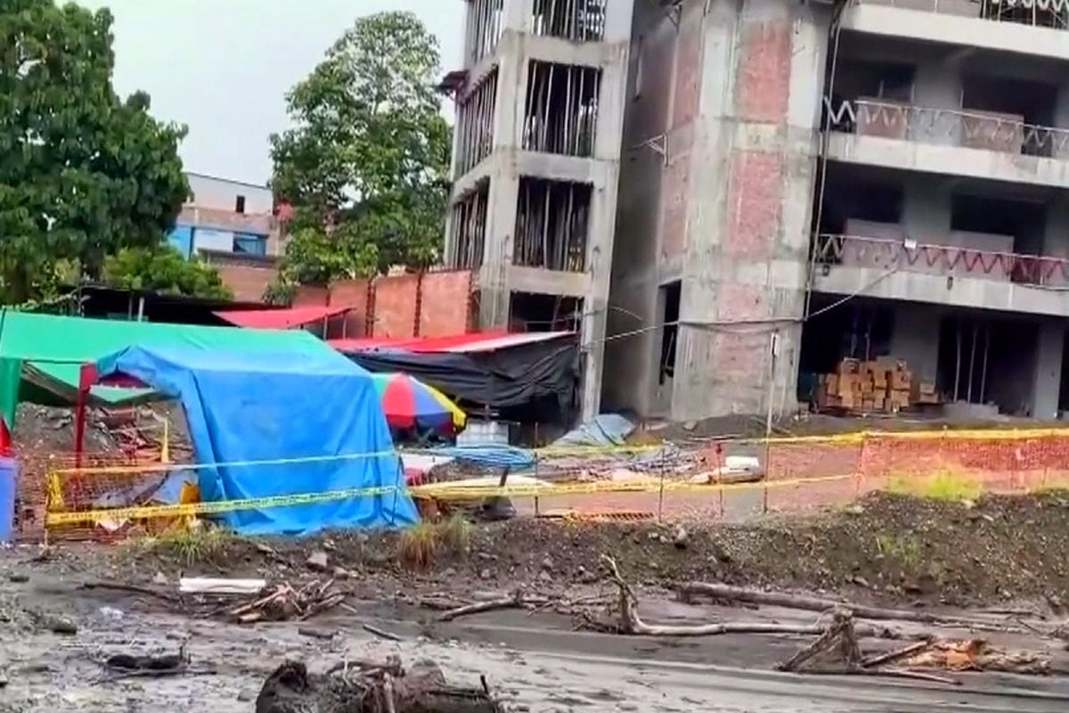 Las intensas lluvias en la sierra perjudican a familias ayacuchanas. Labores de limpieza se realizan pese a contratiempos metereológicos. Foto: América Noticias