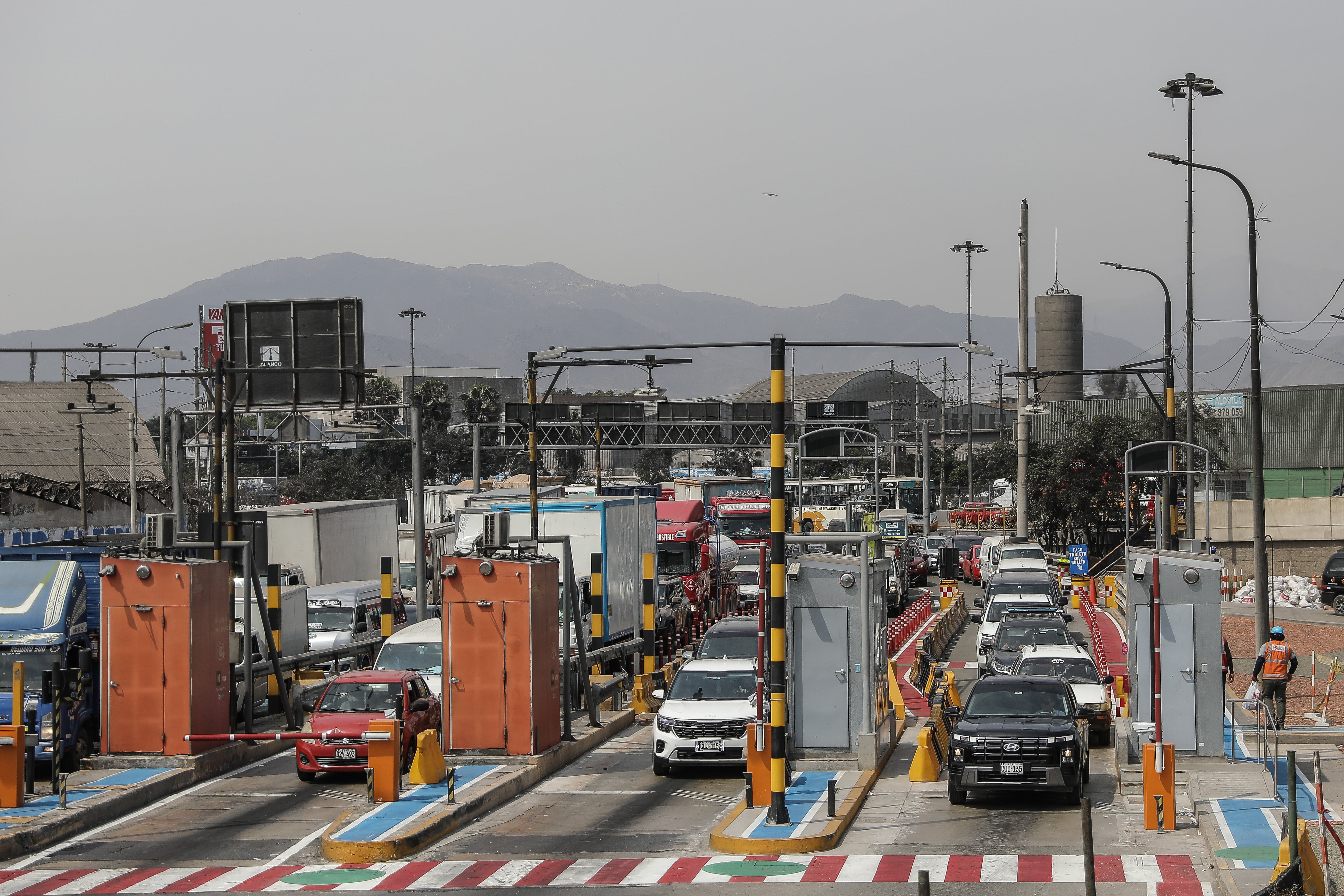 Actualmente, en Lima Metropolitana existen ocho peajes donde actualmente los conductores deben pagar una tarifa. Esta casetas están a cargo de Lima Expresa. FOTOS: JOEL ALONZO/GEC