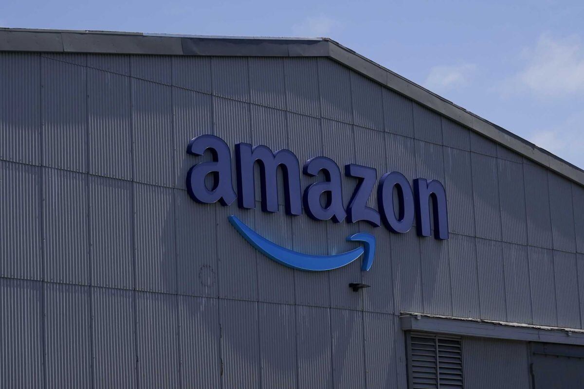 El anuncio del jueves, sin embargo, muestra la ambición de Amazon de ampliar su presencia a través de los concesionarios en una industria que cuenta con fuertes grupos de presión y estrictas normativas estatales. (Foto: AP)