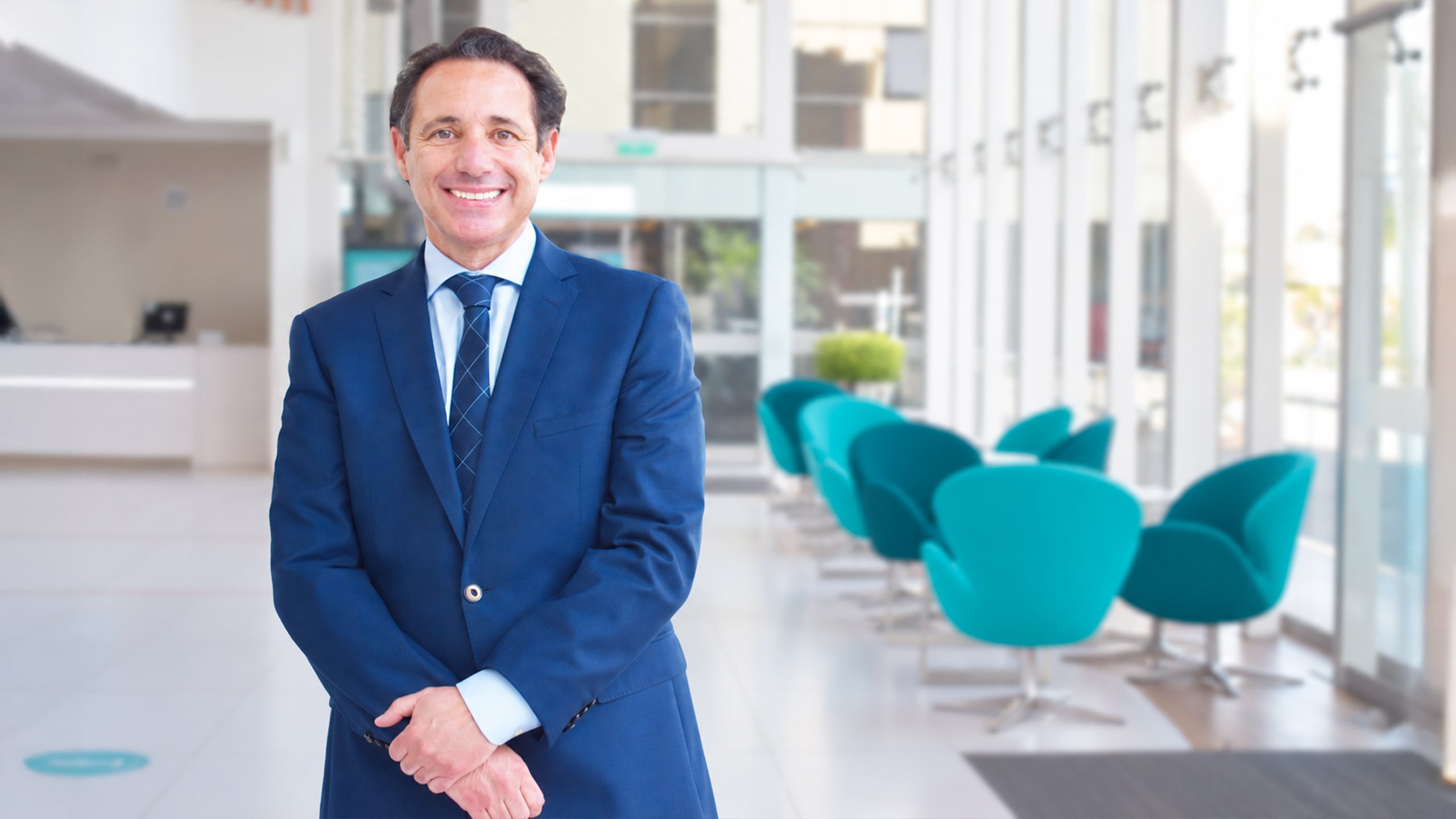 El Dr. Antonio Feria Aliaga, gerente general de la Clínica Ricardo Palma, destaca la importancia de integrar tecnología, conocimiento médico y calidad humana.