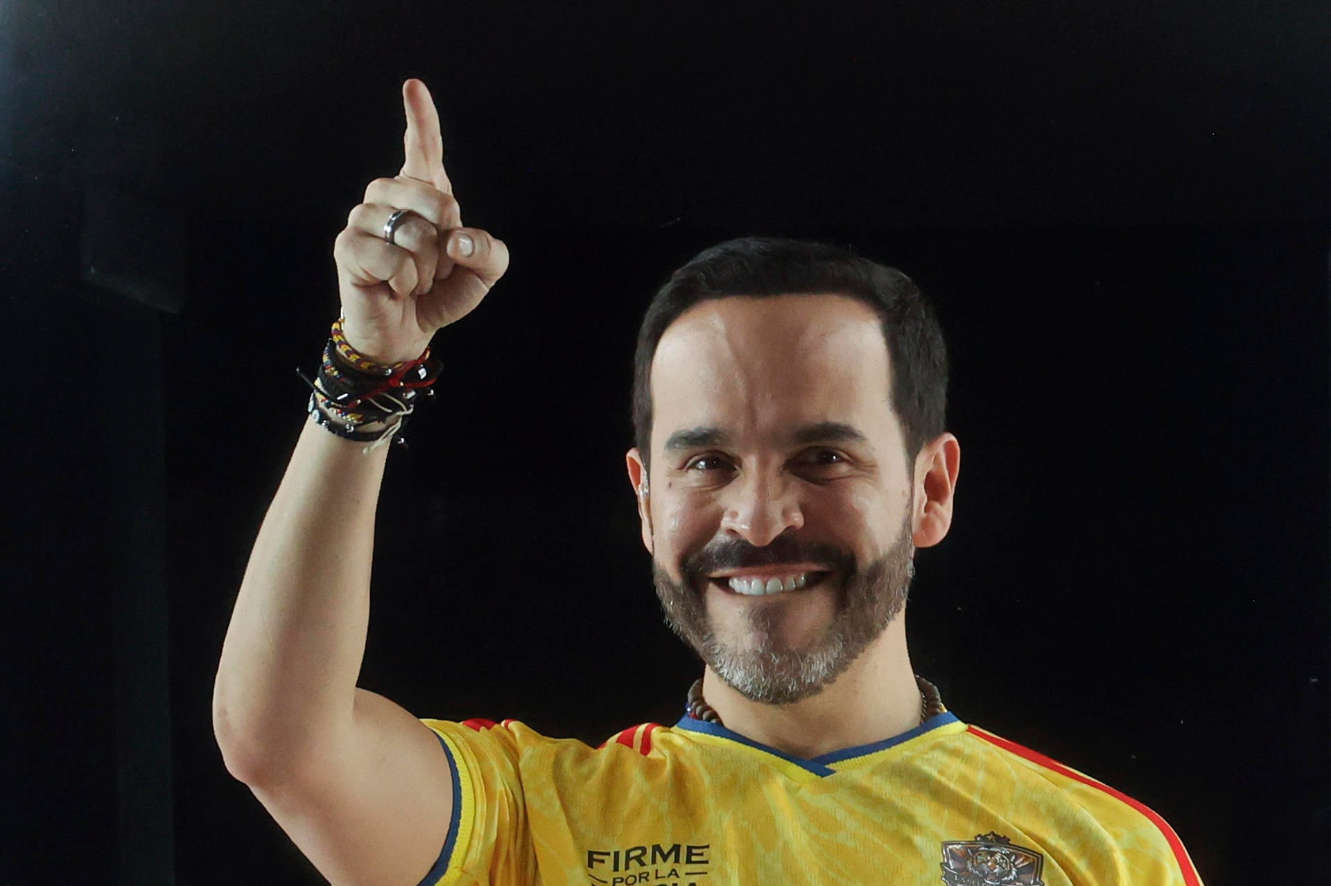 Abelardo de la Espriella, ganador de la segunda vuelta presidencial en Colombia, pronuncia un discurso en Barranquilla. (EFE/ Mauricio Dueñas Castañeda).