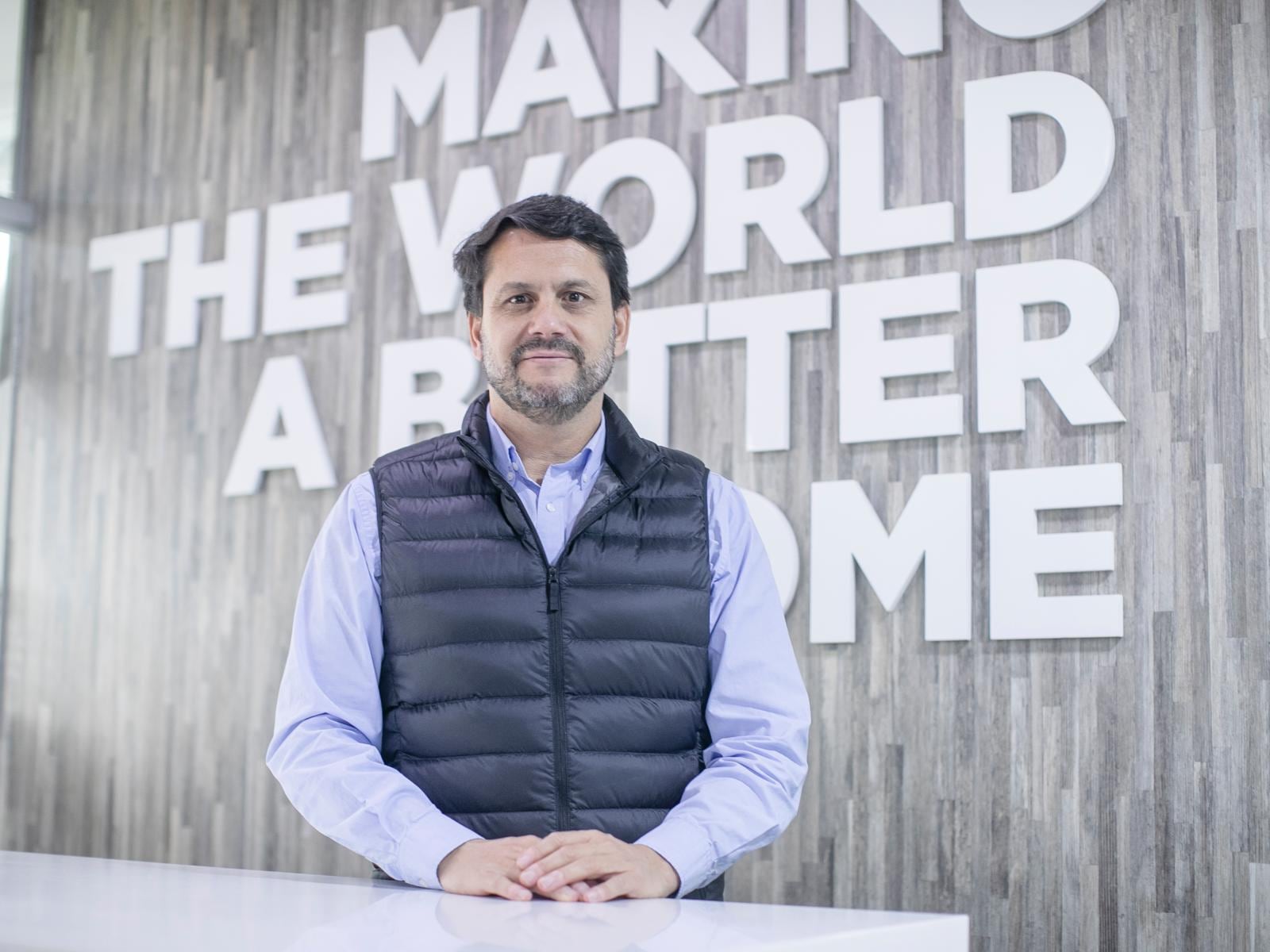 Nicolás Pesaque, director general de Saint-Gobaon Perú, dijo que la empresa avanza con la modernización de sus plantas, la integración de Soquimic y la búsqueda de nuevas adquisiciones. Foto: GEC / Julio Reaño