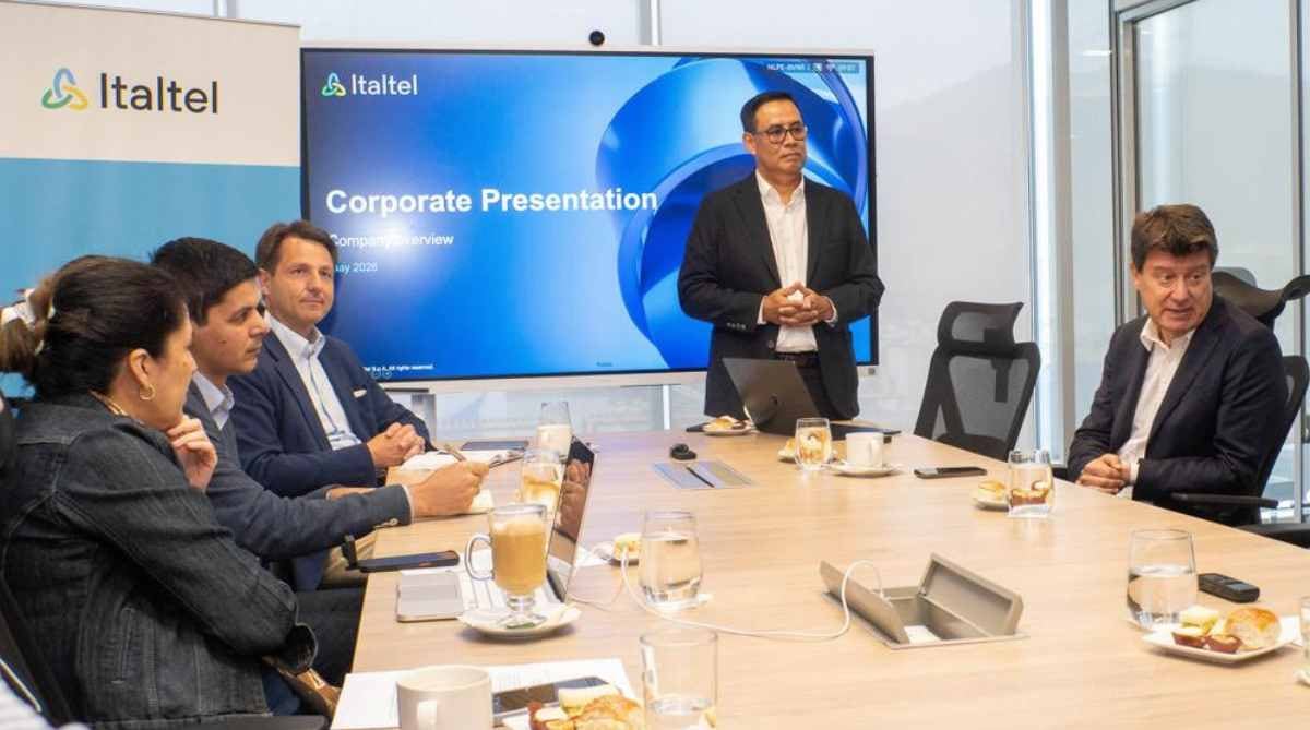 Carlo Filangieri, CEO global de Italtel, sostuvo que “las empresas que no usen inteligencia artificial van a quedar rezagadas”, mientras que William Gonzales, country manager en Perú, advirtió que el país aún enfrenta un déficit de especialistas en tecnologías avanzadas y ciberseguridad. (Foto: Italtel)