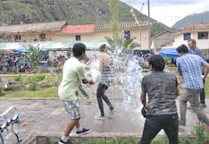 Carnavales en Perú: El impacto del uso del agua en el bolsillo familiar