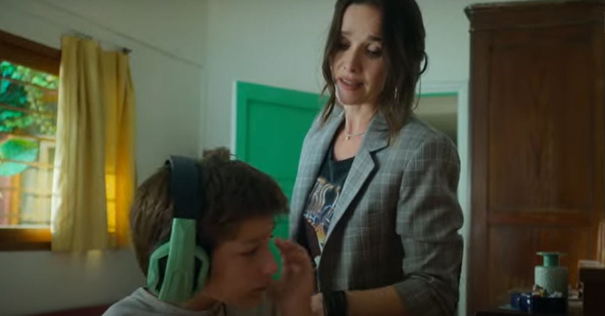En "Campamento con mamá", Patri no se lleva bien su hijo adolescente (Foto: 100 Bares / Netflix)