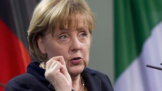 Merkel pide no interferir en el plan de compra de bonos del BCE