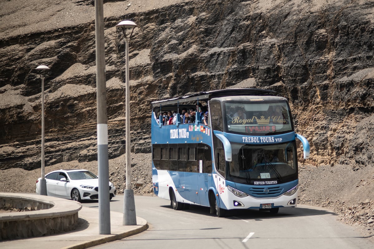 La ATU anunció que se iniciaría un procedimiento de nulidad de las autorizaciones otorgadas a empresas de transporte turístico que vienen prestando este tipo de servicio a pasajeros con buses panorámicos modificados que incumplen la normativa vigente. (Foto. Referencial/Andina)
