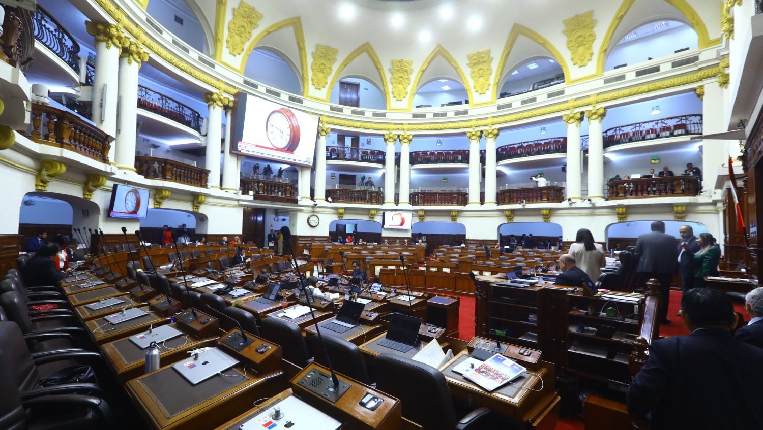 Especialistas consultados por Gestión consideran que el MEF, junto a la PCM, le deben una explicación al país respecto a lo que sería una composición final del presupuesto 2025 no "equilibrada", aprobado finalmente por el Congreso de la República. | Foto: Congreso.