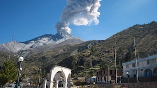 Volcán Ubinas registra otra fuerte explosión que alcanza 5 km de altura