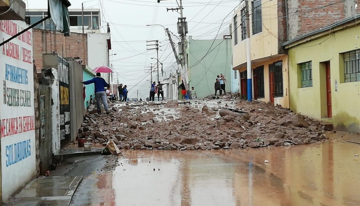 Las autoridades recomendaron manejar con precaución, respetar las indicaciones de los vigías y evitar maniobras peligrosas mientras continúan las labores de limpieza. (Foto referencial: GEC).