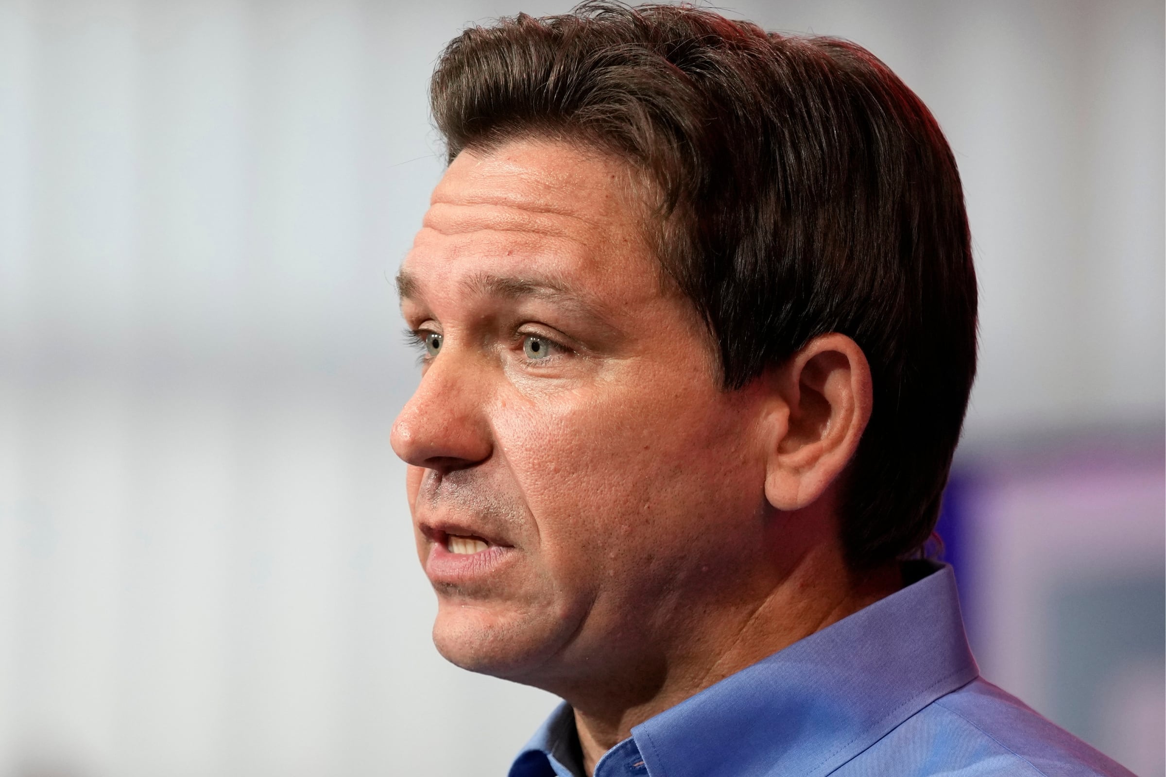 El gobernador de Florida, Ron DeSantis, deberá esperar para ver si sus intenciones relacionadas con una nueva ley proceden o se estancan (Foto: AP)